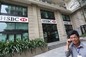 HSBC bị thất thoát 1,7 tỷ đồng vì nhân viên phát hành thẻ tín dụng cho khách hàng không đủ điều kiện