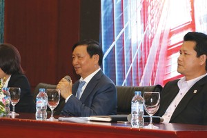 Ban lãnh đạo Licogi 16 chia sẻ về kế hoạch kinh doanh năm 2017 với các nhà đầu tư ngày 17/4