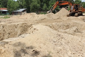 Bãi cát tại đường Nguyễn Xiển dần khan hiếm cát