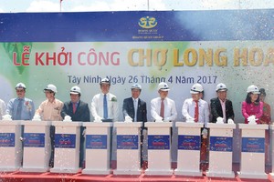 Khởi công xây dựng Trung tâm thương mại Long Hoa