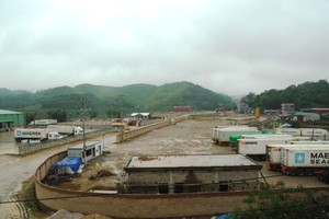 Khu kinh tế Cửa khẩu Trà Lĩnh đang thu hút nhiều nhà đầu tư vào xây dựng kho ngoại quan, bãi tập kết hàng hóa, kho đông lạnh… phục vụ kinh doanh các mặt hàng xuất nhập khẩu.