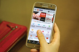 Internet banking, mobile banking là những giải pháp hữu hiệu thúc đẩy tài chính toàn diện