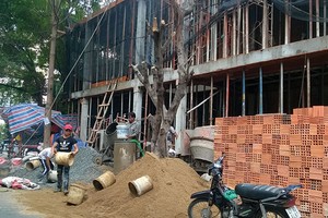 Giá cát tăng đang khiến nhiều nhà thầu xây dựng và chủ công trình điêu đứng. Ảnh: Việt Dũng