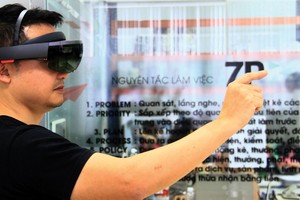 Trải nghiệm kính Microsoft Hololens tham khảo dự án bất động sản