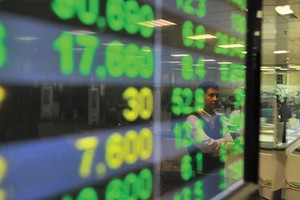 Nhiều nhóm ngành luân phiên hỗ trợ VN-Index