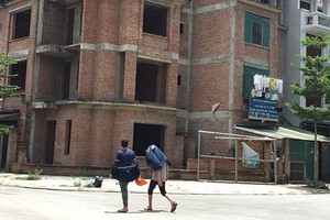 Lãng phí những căn biệt thự bỏ hoang ở Dự án nhà ở Cầu Diễn