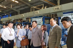 Ông Shim Won Hwan,Tổng giám đốc Tổ hợp Samsung Việt Nam vừa có chuyến “thị sát” 3 doanh nghiệp Việt Nam, bao gồm Công ty Thành Long PCB (Bắc Ninh), Công ty Hanel Plastics (Sài Đồng, Hà Nội) và Công ty HTMP (Mê Linh, Hà Nội).