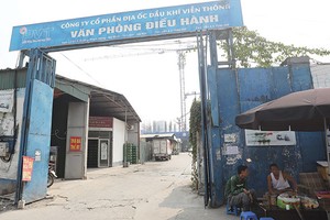 Cổng vào Dự án Tháp Kim Cương