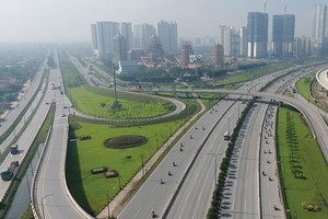 Hạ tầng giao thông phát triển kéo thị trường bất động sản đi lên. Ảnh: Gia Phú