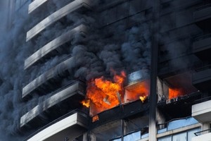 Cháy chung cư 36 tầng ở Mỹ, ba người chết