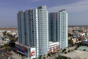 Mấy năm qua, Hodeco trông mong vào các dự án nhà ở xã hội và chung cư bình dân là chính, còn các dự án “đất vàng” vẫn ì ạch