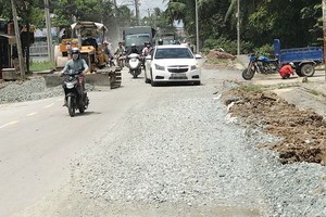 Hạ tầng giao thông đang là điểm nghẽn kìm hãm sự phát triển của khu Tây Bắc TP.HCM. Ảnh: Tăng Triển