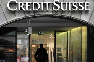 Theo các chuyên gia, lĩnh vực kinh doanh chứng khoán đi xuống do sai lầm về chiến lược của CEO Thiam
