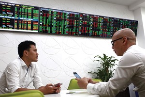 Gỡ khó cho ngân hàng tham gia thị trường chứng khoán phái sinh