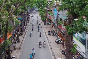 Theo quy đường vành đai 1, các hộ dân bên dãy lẻ đường La Thành cơ bản sẽ phải di dời. Ảnh: Hoàng Cầu