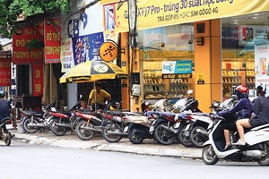 Giá đất tại ngã tư Sơn Đồng lên đến trên 100 triệu đồng/m2. Ảnh: Nguyễn Thành