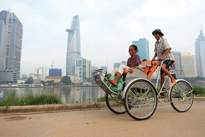 Tăng thuế VAT lên 12%, cơ hội sở hữu nhà ở vừa túi tiền của người thu nhập thấp ngày càng xa vời. Ảnh: Gia Huy