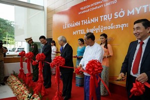 Tổng Bí thư Nguyễn Phú Trọng, Phó Tổng thống Myanmar U Myint Swe đã tới thăm và cắt băng khai trương trụ sở MyTel (công ty liên doanh giữa Việt Nam và Myanamar), tại thành phố Yangon.