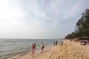 Phú Quóc sẽ phát triển thành đơn vị hành chính - kinh tế đặc biệt, tập trung vào dịch vụ du lịch nghỉ dưỡng, vui chơi giải trí hiện đại.... Ảnh: Lê Toàn