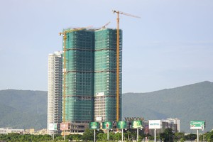 Dự án Vinpearl Condotel Đà Nẵng do Vingroup đầu tư đã tịnh tiến gần trung tâm Thành phố, ngay bên sông Hàn, khu vực mà lâu nay chỉ dành cho dự án khách sạn. Ảnh: Hà Minh