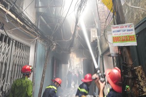 Mua bảo hiểm cháy nổ sẽ giảm thiểu rủi ro, mất mát trong các vụ cháy nổ. Tuy nhiên, ý thức của người dân, doanh nghiệp về việc trang bị tấm lá chắn rủi ro này chưa cao.