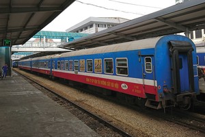 Sự nhếch nhác khiến việc quy hoạch lại ga Hà Nội là một nhu cầu chính đáng. Ảnh: Dũng Minh 