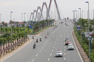 Hạ tầng giao thông phát triển khiến nhiều người có xu hướng chọn mua nhà ở ngoại ô để sinh sống. Ảnh: Dũng Minh