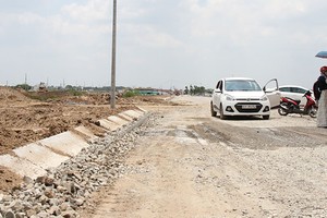 Nhiều chiêu thức của môi giới bất động sản, người mua cần cảnh giác. Ảnh: Gia Huy