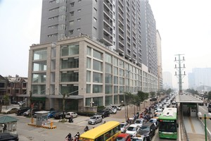 Tuyến đường Lê Văn Lương - Tố Hữu thường xuyên xảy ra ùn tắc, nhất là vào giờ cao điểm - Ảnh: Dũng Minh.