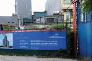 Tòa tuyên các hợp đồng ký kết giữa khách hàng và Housing Group liên quan đến Dự án B5 Cầu Diễn trái pháp luật và vô hiệu. Ảnh: Dũng Minh