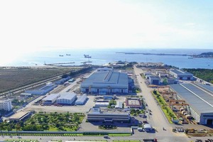 Bên cạnh lọc dầu, ngành công nghiệp Quảng Ngãi gần đây đã được ghi nhận từ các sản phẩm nồi hơi, siêu cẩu trục, hệ thống lọc nước biển thành nước ngọt mang thương hiệu “made in Quảng Ngãi”