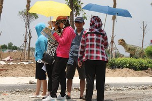 Môi giới bất động sản là nghề chịu rất nhiều áp lực. Ảnh: Gia Phú