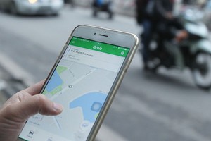 Các doanh nghiệp taxi công nghệ như Uber, Grab đang thắng thế so với các doanh nghiệp taxi truyền thống
