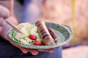 Đã đến lúc bỏ những chiếc đĩa nhựa dùng 1 lần, đây là phát minh cả thế giới đang cần