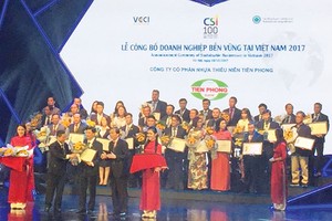 Vinh danh 100 doanh nghiệp phát triển bền vững Việt Nam 2017