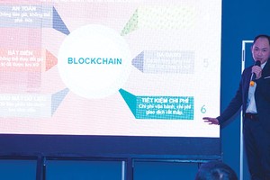 Ông Nguyễn Văn Yêu chia sẻ về dự án UHUB, một dự án phát triển trên nền tảng Blockchain 3.0