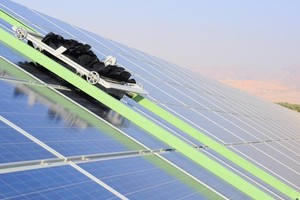 E4, robot làm sạch tấm pin năng lượng mặt trời không cần dùng nước