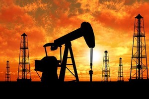 Giá dầu lên 70 USD/thùng, OPEC chưa thể vội mừng
