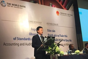 Ông Lê Vũ Trường trình bày tham luận tại hội thảo  công bố  "Báo cáo đánh giá sự tuân thủ 
các chuẩn mực và quy tắc kế toán, kiểm toán" do Chính phủ và World Bank phối hợp tổ chức