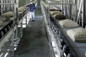 Ngành xi măng đối mặt bài toán dư cung