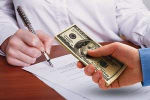 Lôi kéo nhân viên: Chuyện giằng co giữa các công ty bảo hiểm