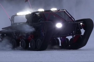 Ripsaw EV3-F1 - Sự kết hợp giữa xe thể thao hạng sang và xe tăng