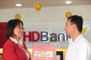 Ngân hàng hút khách bằng cách “tung” lì xì