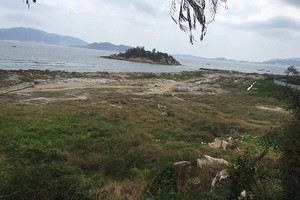 Khu vực Công ty Cổ phần Nha Trang Sao tiến hành đổ đất lấn biển thực hiện dự án (Ảnh: Tàu Trắng)