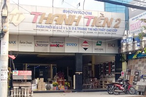 Các cửa hàng vật liệu xây dựng và nội thất sau Tết rất vắng khách. Ảnh: Việt Dũng