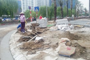 Hà Nội bêu tên các dự án phá nát vỉa hè