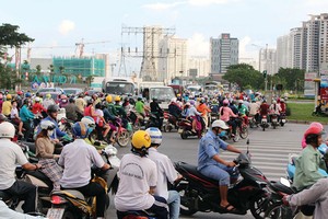 TP.HCM hiện có 3 triệu dân nhập cư. Ảnh: Việt Dũng