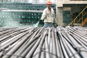 Theo dự báo, giá thép xây dựng có thể tăng thêm 300.000 - 500.000 đồng/tấn trong thời gian tới. Ảnh: Dũng Minh