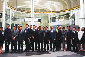 Một số DN và lãnh đạo ngành chứng khoán Việt Nam thăm Sở GDCK Tokyo nhân chuyến xúc tiến đầu tư tháng 7/2017