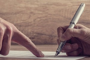 Khi nhân viên phải làm sai theo lệnh sếp